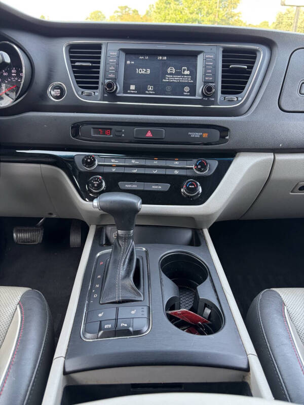 2017 Kia Sedona LX