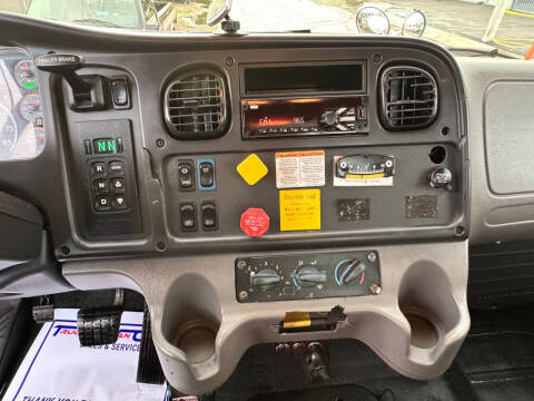 2018 Freightliner M2 106