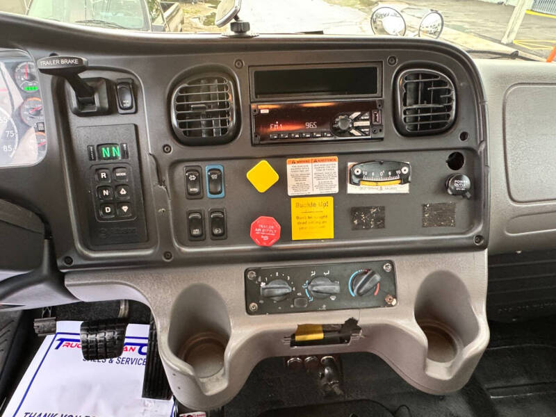 2018 Freightliner M2 106