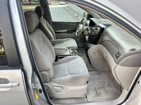 2004 Toyota Sienna CE 7 Passenger