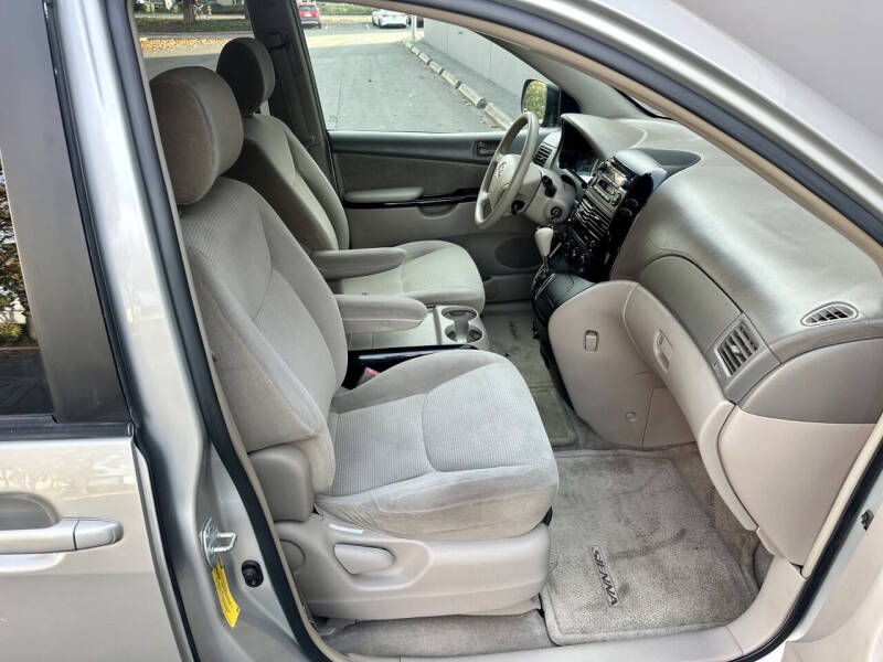 2004 Toyota Sienna CE 7 Passenger
