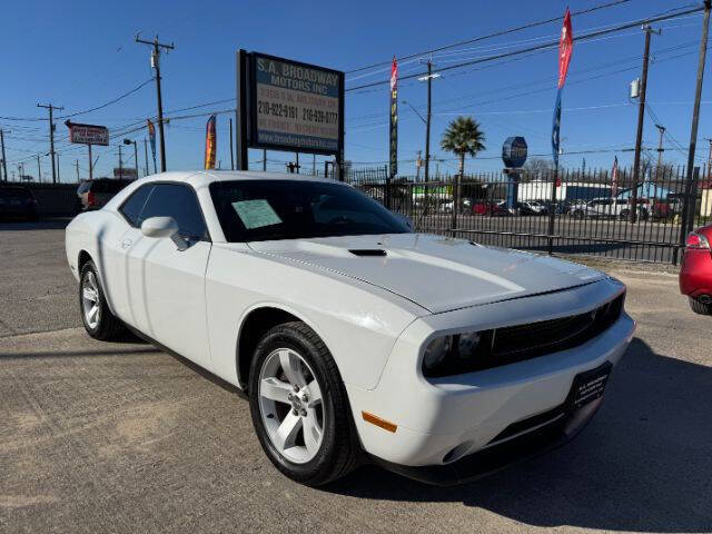 2014 Dodge Challenger SXT's photo