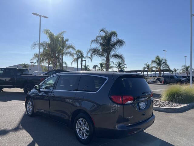 2022 Chrysler Voyager LX