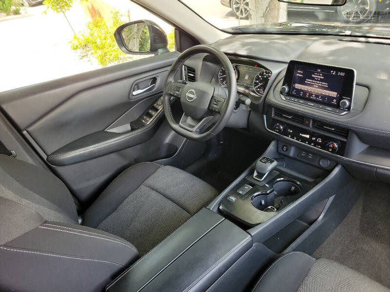 2025 Nissan Rogue SV
