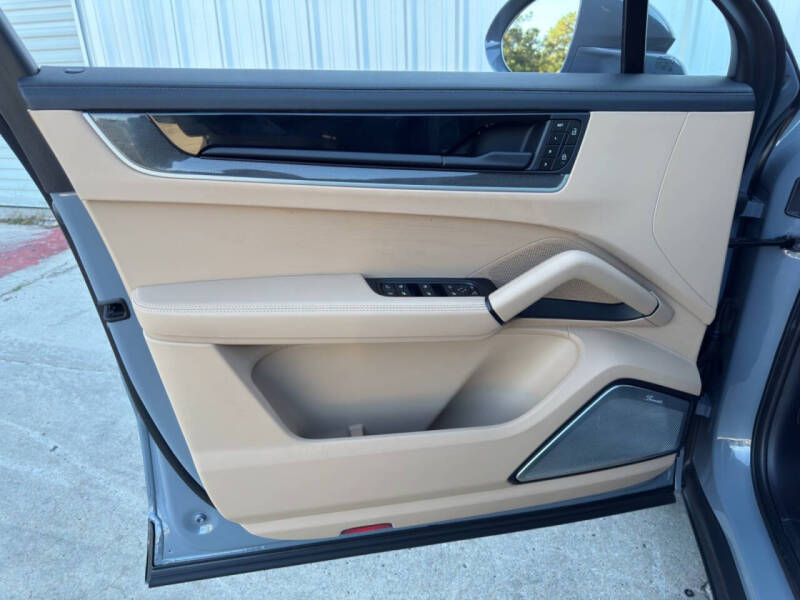 2024 Porsche Cayenne Turbo E-Hybrid Coupe