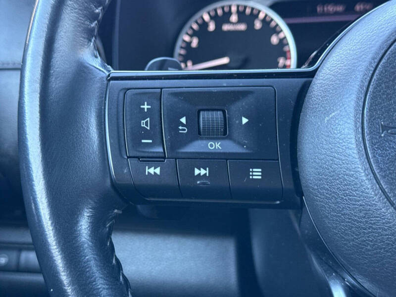 2022 Nissan Pathfinder SV