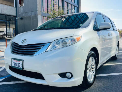 2017 Toyota Sienna XLE 8-Passenger