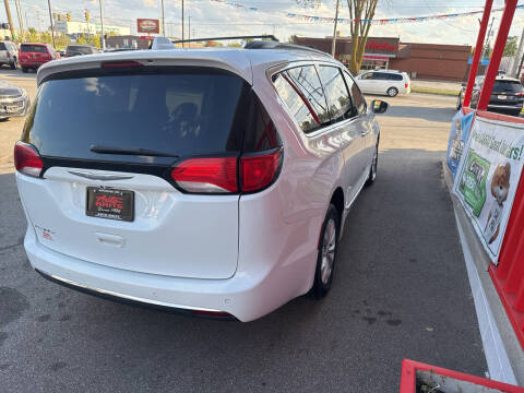 2017 Chrysler Pacifica Touring-L