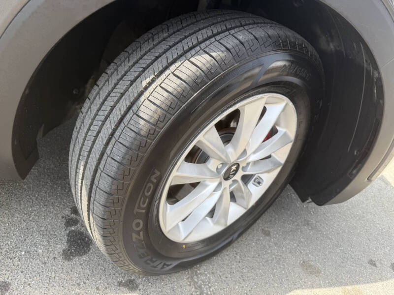 2020 Kia Sorento LX V6