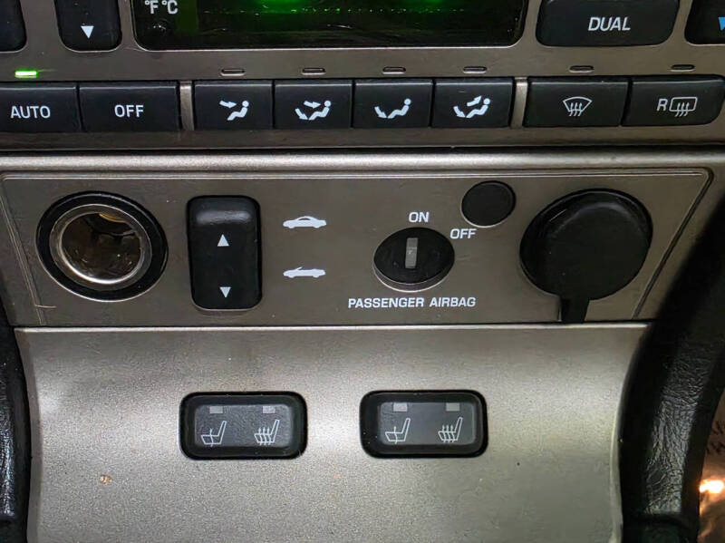 2004 Ford Thunderbird Deluxe