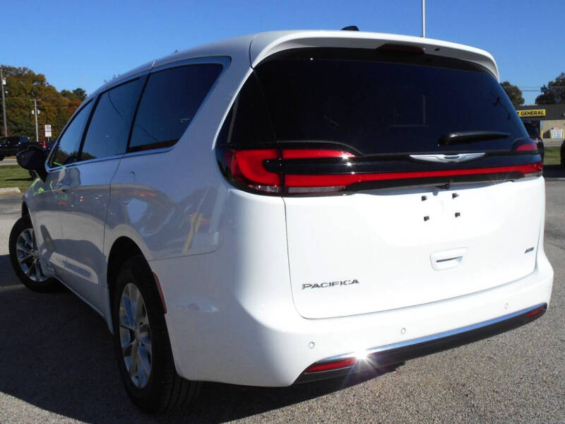 2026 Chrysler Pacifica Select