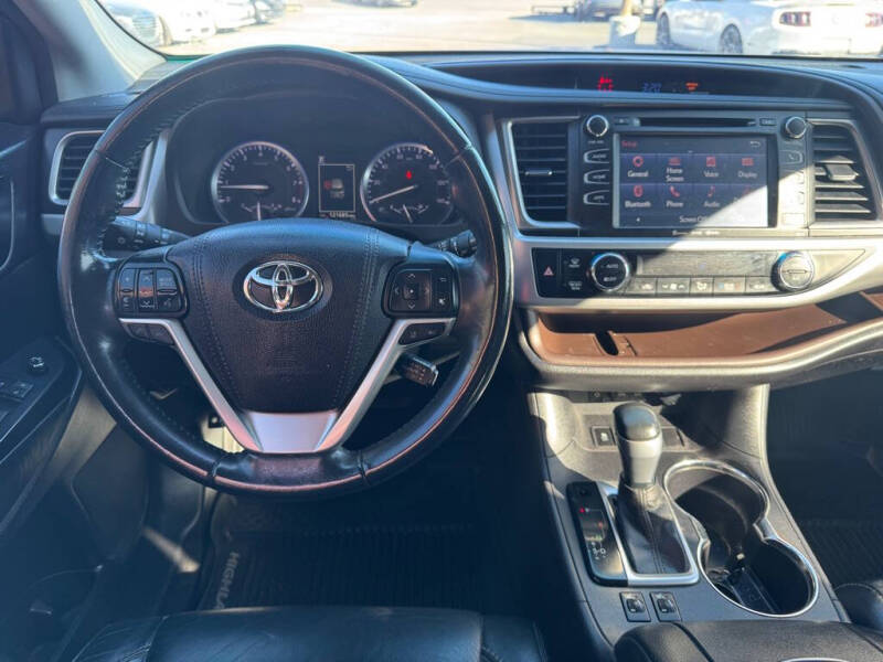 2017 Toyota Highlander SE