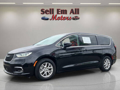 2023 Chrysler Pacifica Touring L
