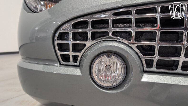 2004 Ford Thunderbird