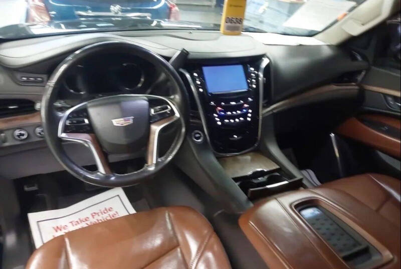 2016 Cadillac Escalade Luxury Collection