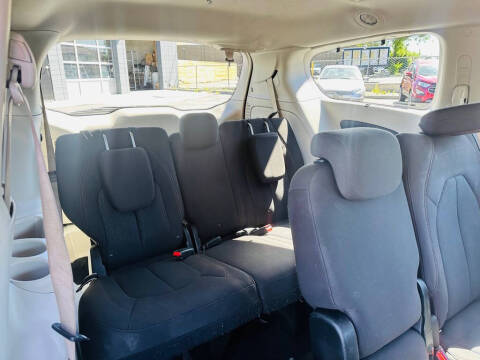 2017 Chrysler Pacifica Touring-L