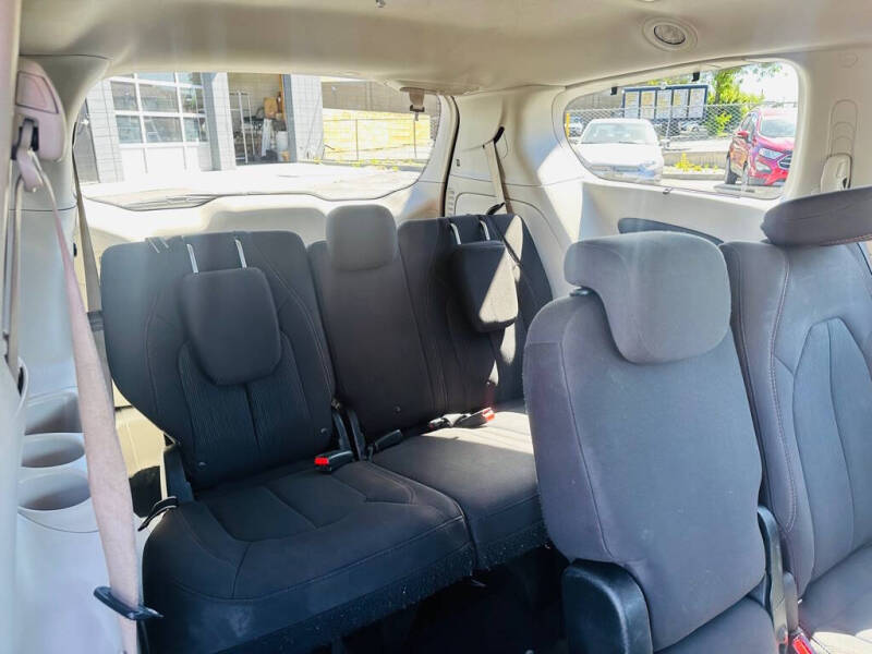 2017 Chrysler Pacifica Touring-L