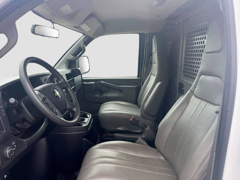 2025 Chevrolet Express 2500