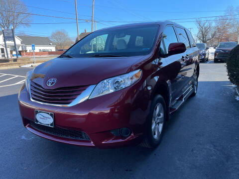 2017 Toyota Sienna LE 8-Passenger