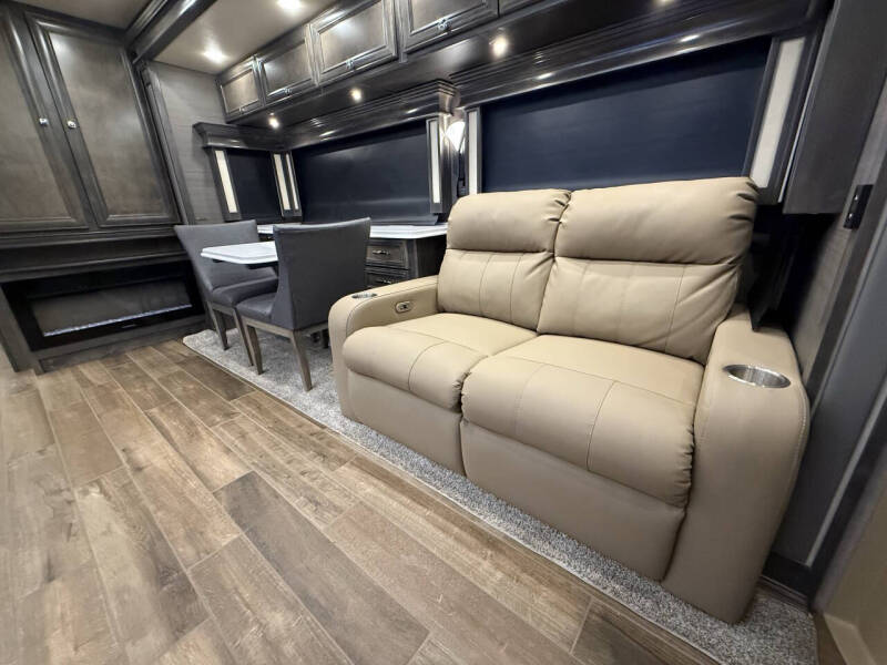 2022 Tiffin Phaeton