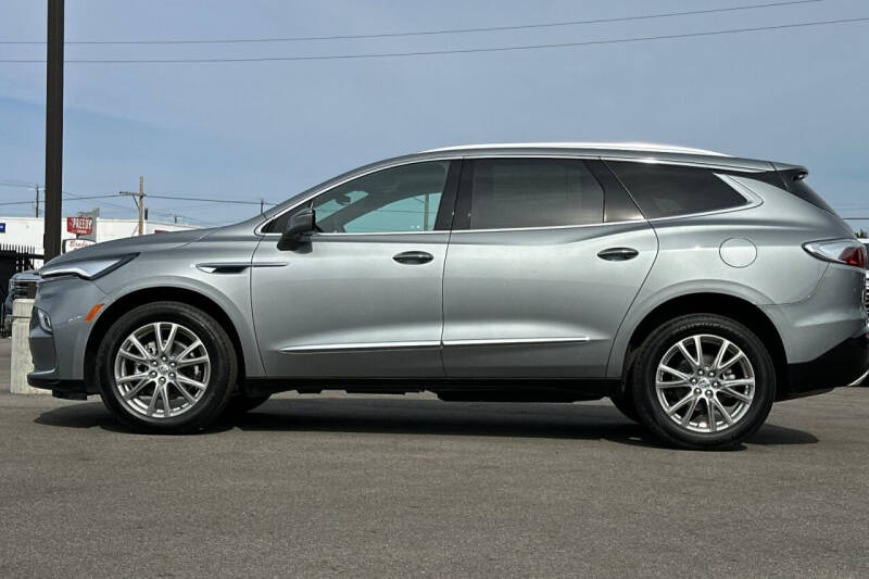 2024 Buick Enclave Essence
