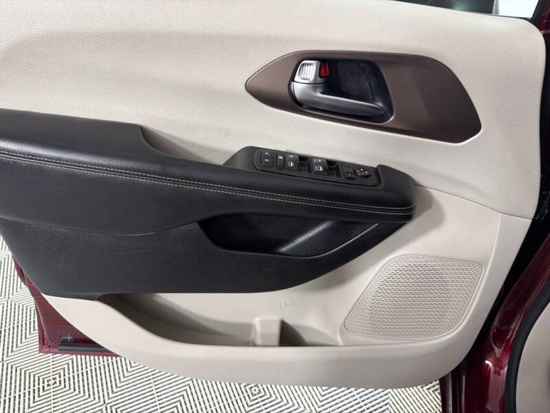 2021 Chrysler Voyager LXi