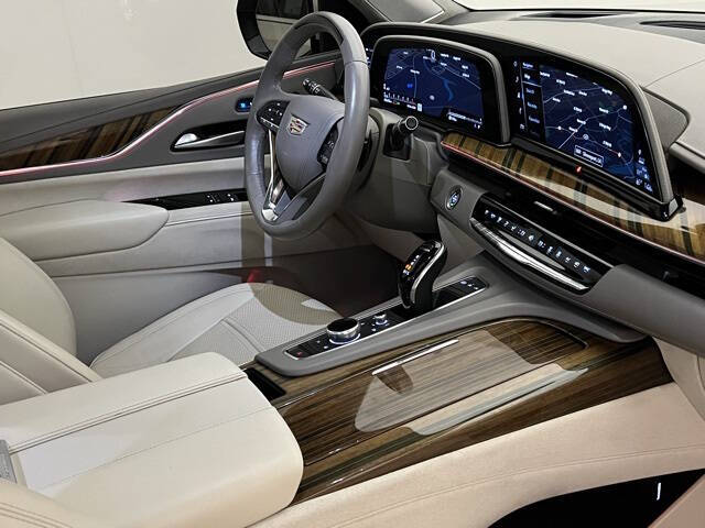 2023 Cadillac Escalade ESV Premium Luxury Platinum