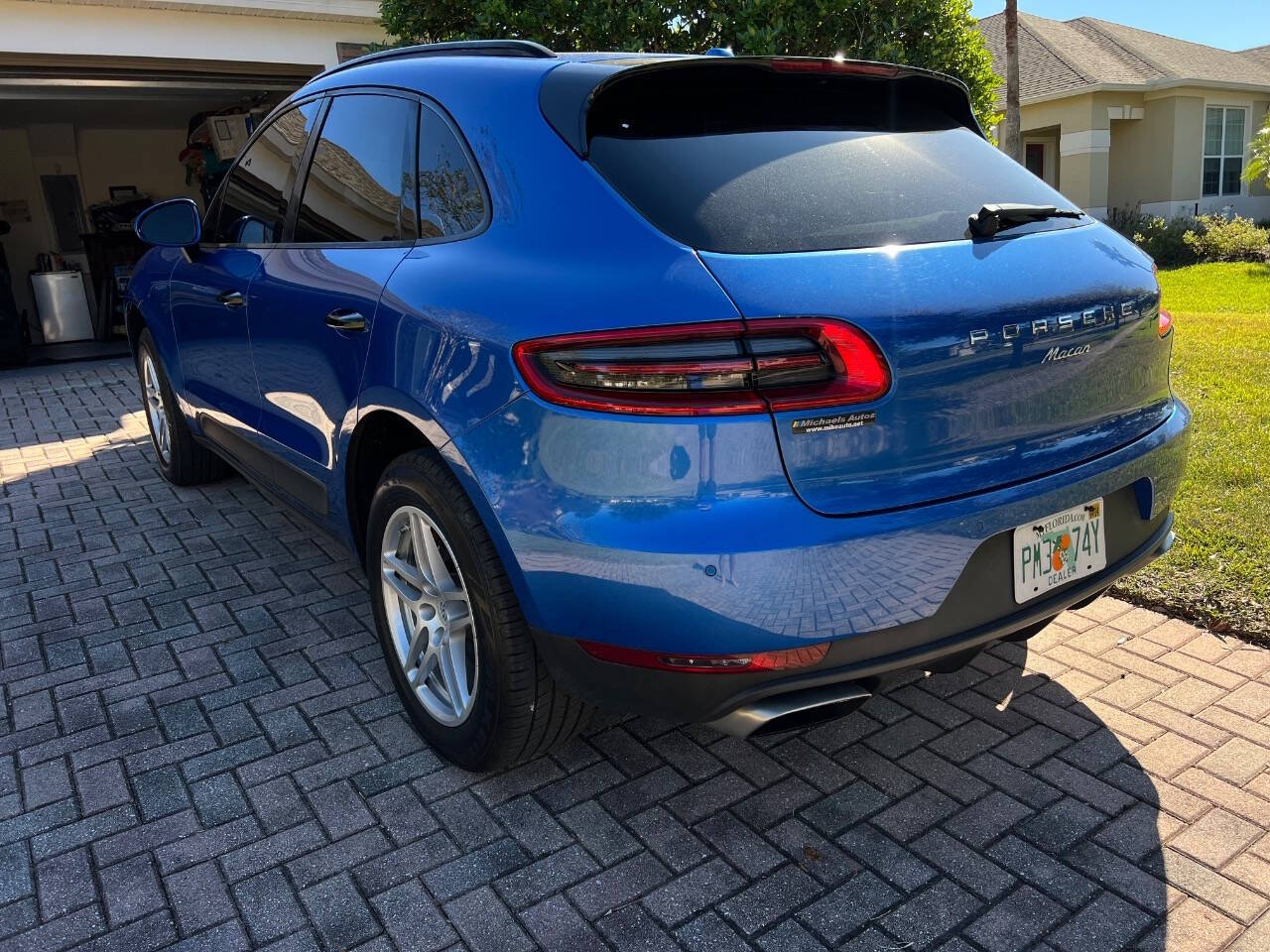 2017 Porsche Macan Base photo 11