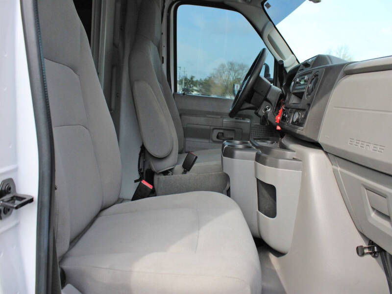2024 Ford E-450