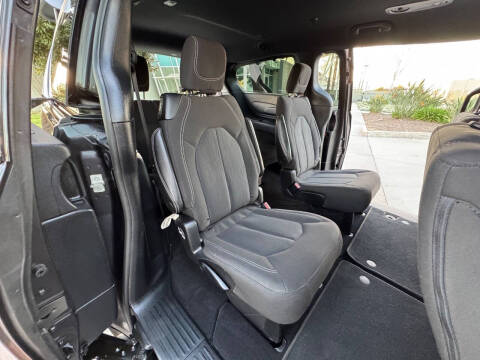 2022 Chrysler Pacifica Touring
