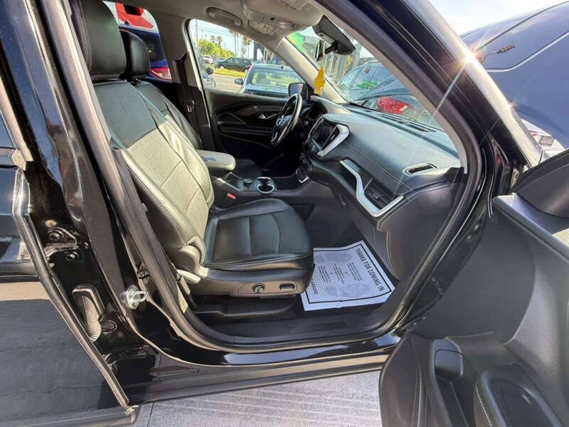 2023 GMC Terrain SLT