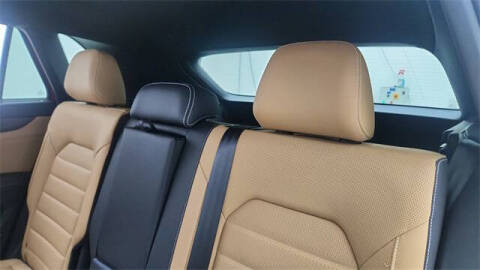 2025 Volkswagen Atlas Cross Sport SEL R-Line Black 4Motion