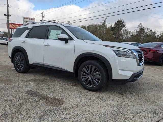 2025 Nissan Pathfinder SL