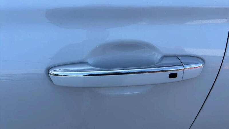 2017 Genesis G90