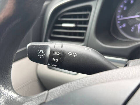 2019 Hyundai Elantra SE