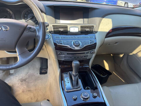 2016 Infiniti Q70 Hybrid