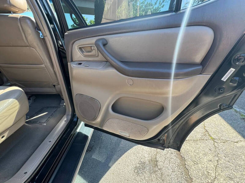 2003 Toyota Sequoia SR5