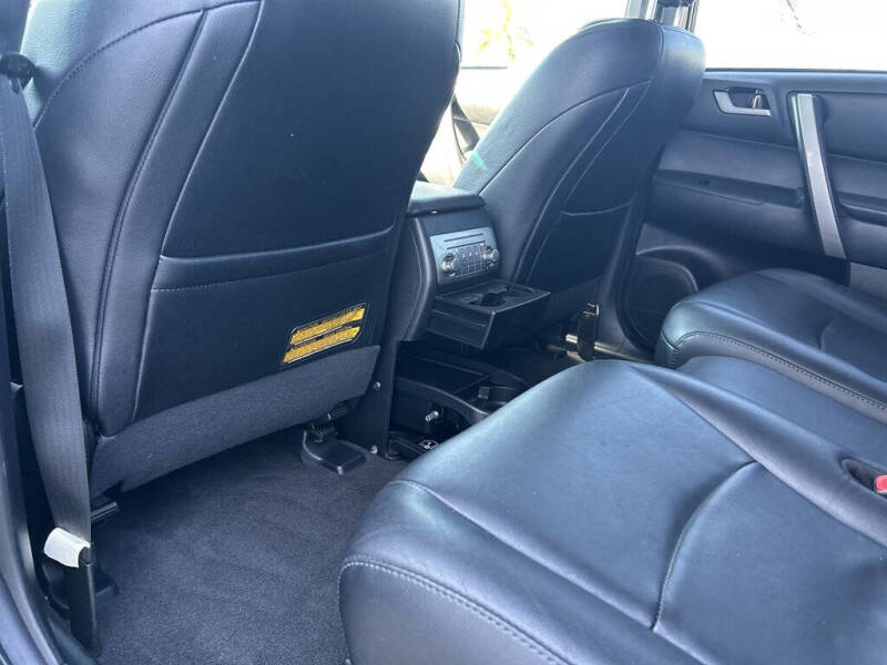 2012 Toyota Highlander SE
