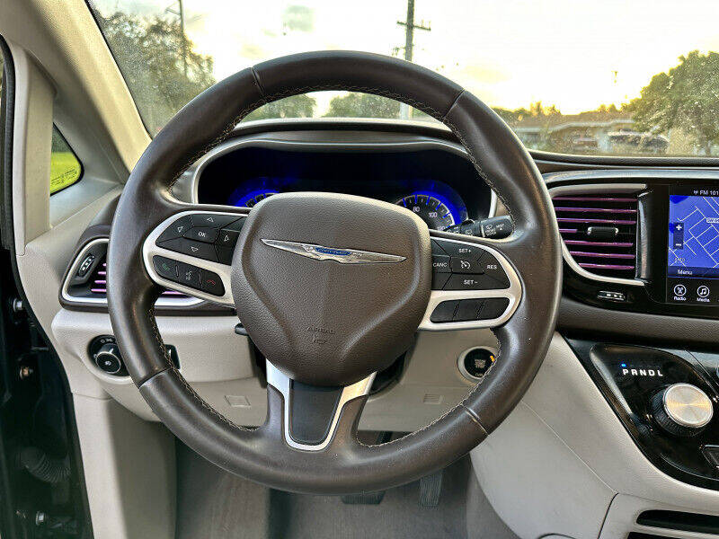 2017 Chrysler Pacifica  - $22,995