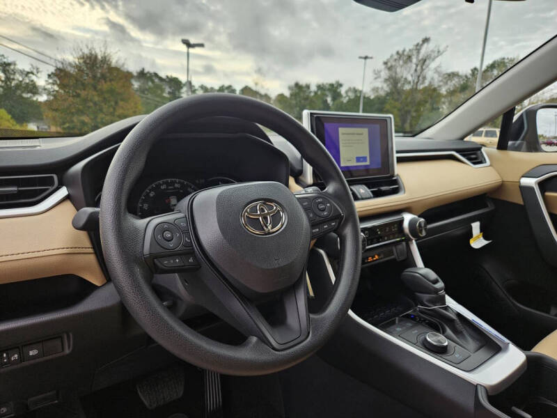 2025 Toyota RAV4 Hybrid LE