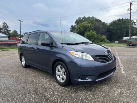 2014 Toyota Sienna LE 8-Passenger