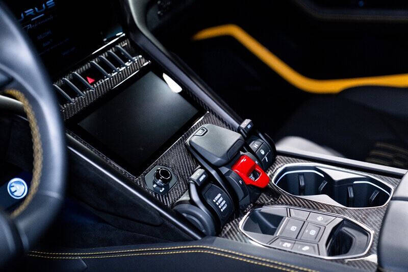 2023 Lamborghini Urus Performante