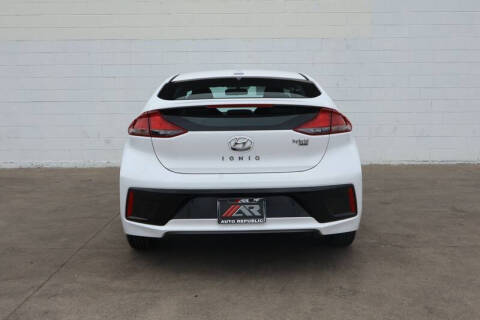2017 Hyundai Ioniq Hybrid Blue