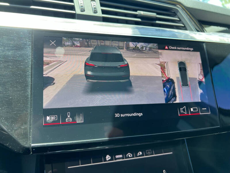 2021 Audi e-tron quattro Premium