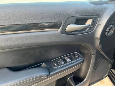 2014 Chrysler 300 C John Varvatos Limited Edition