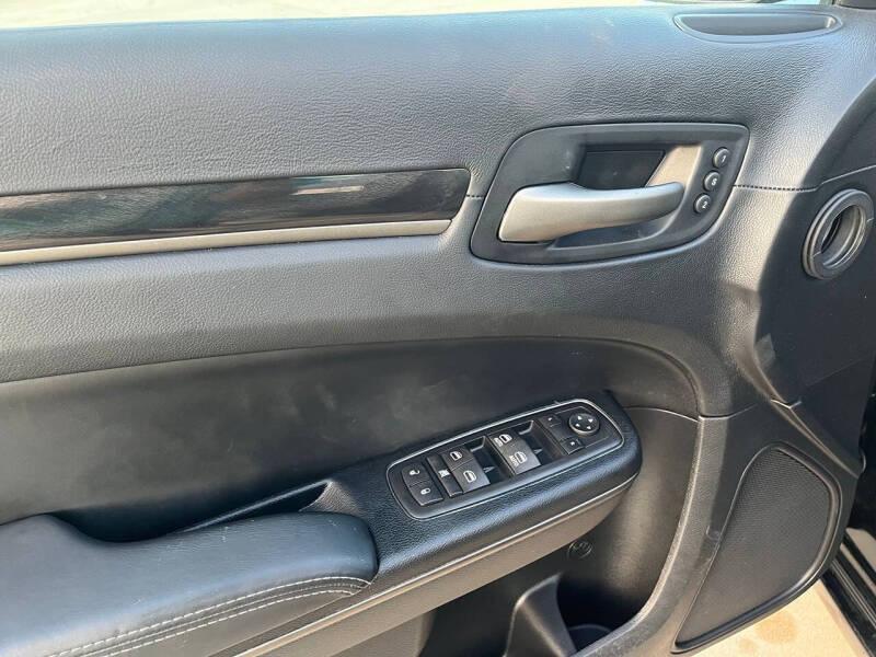 2014 Chrysler 300 C John Varvatos Limited Edition