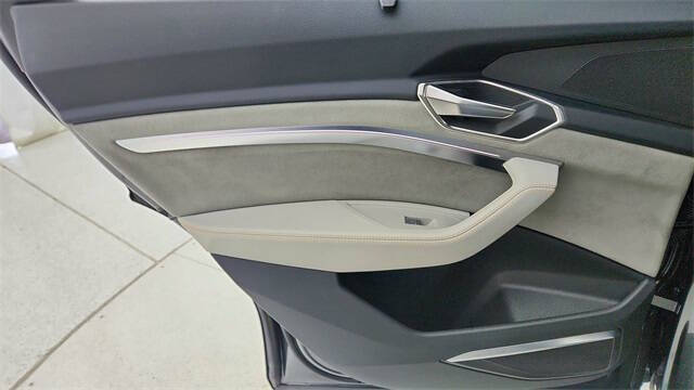 2024 Audi Q8 Sportback e-tron quattro Prestige S line