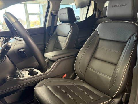 2022 GMC Acadia Denali