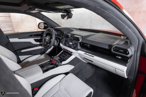 2025 Lamborghini Urus SE