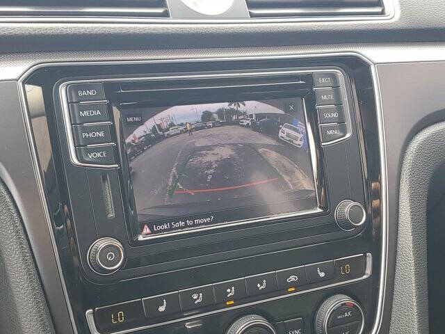 2017 Volkswagen Passat 1.8T R-Line